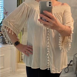 Beautiful Over the shoulder RARON top with tassels. Size XL xhilaration